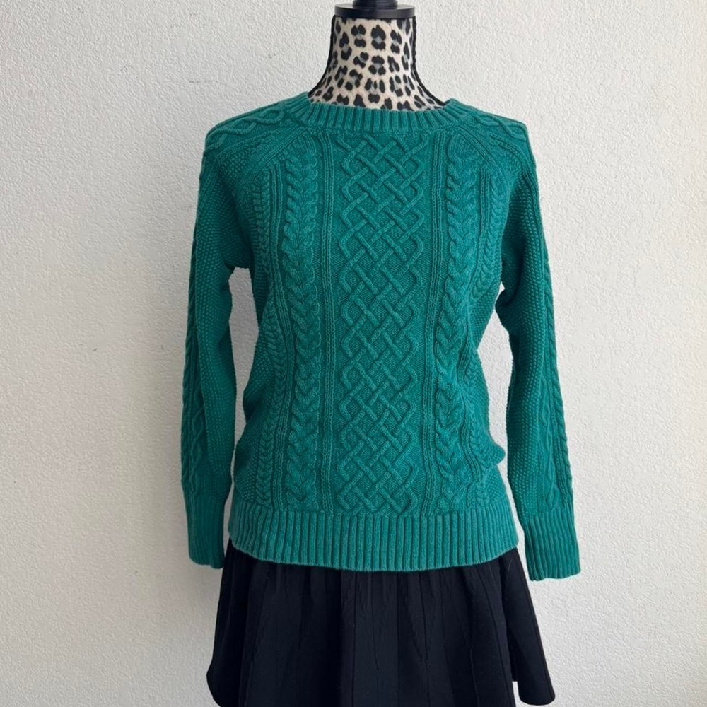 GAP cable knit crewneck sweater